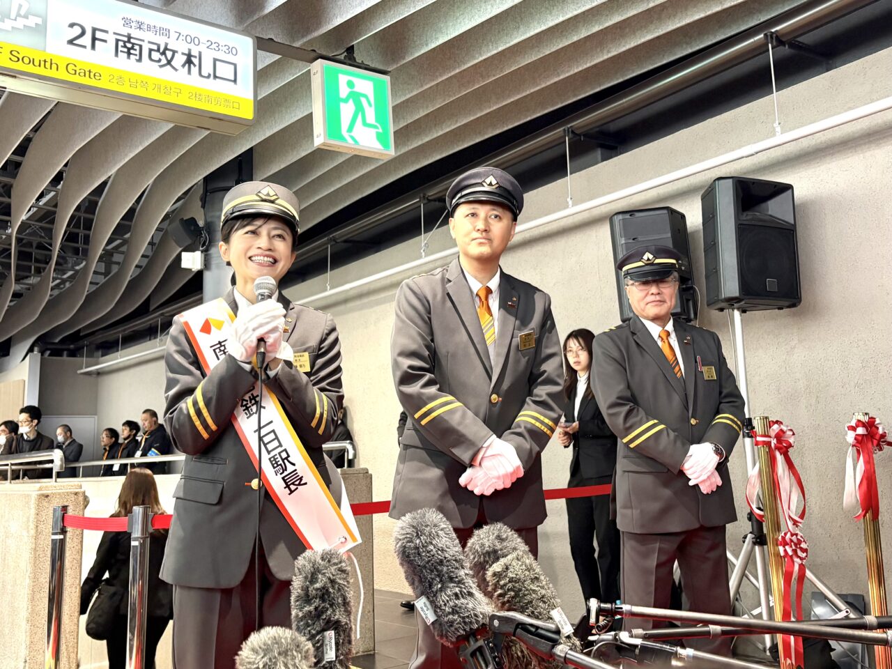 南海電鉄の新観光列車「GRAN 天空」運行開始！ 華やかな出発式が4/24になんば駅で行われました