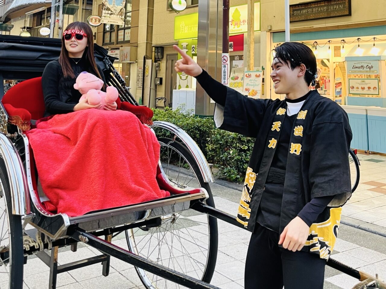ナニワではたらくひと。第1回 新世界の人力車車夫・栗宗希光さん「お客様ファースト」でつなぐ街と人