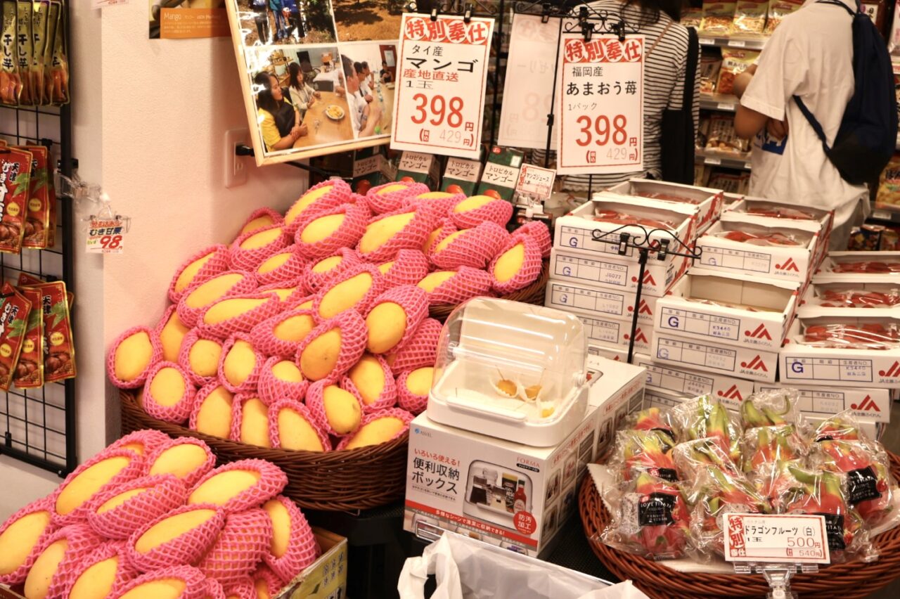 インパクト絶大、スーパー玉出が新世界にオープン！ 開店日の4/25には赤井英和さんが開店のコングを鳴らしました