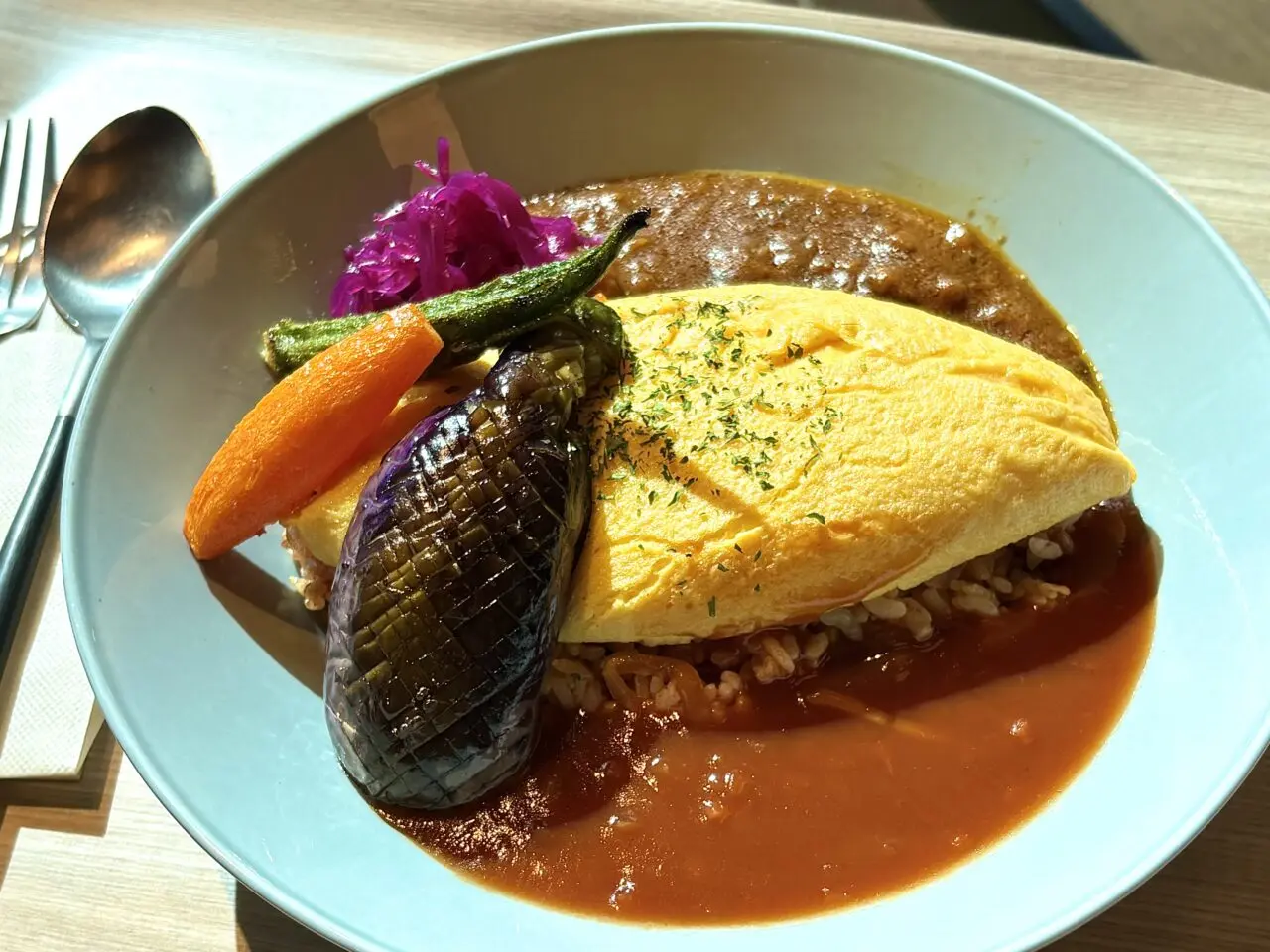北極星がキャプション by Hyatt なんば大阪とコラボ! ホテルのカフェで限定のオムライスを提供、7/30まで