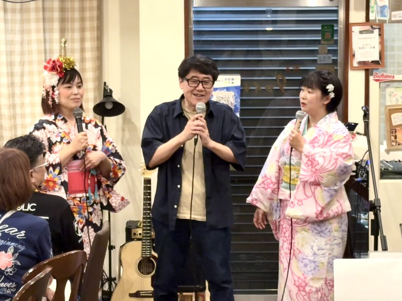 老舗喫茶にぬくもりの歌声響く♪ 喫茶タマイチで、むんむさんと吉野悦世さんによる恒例のライブが、ついに10回目を迎えました!