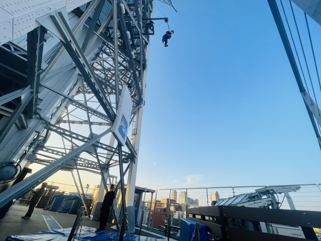 通天閣のアトラクション、タワースライダーとダイブ＆ウォークが営業時間拡大！ 夜景も楽しめるスリル体験へ