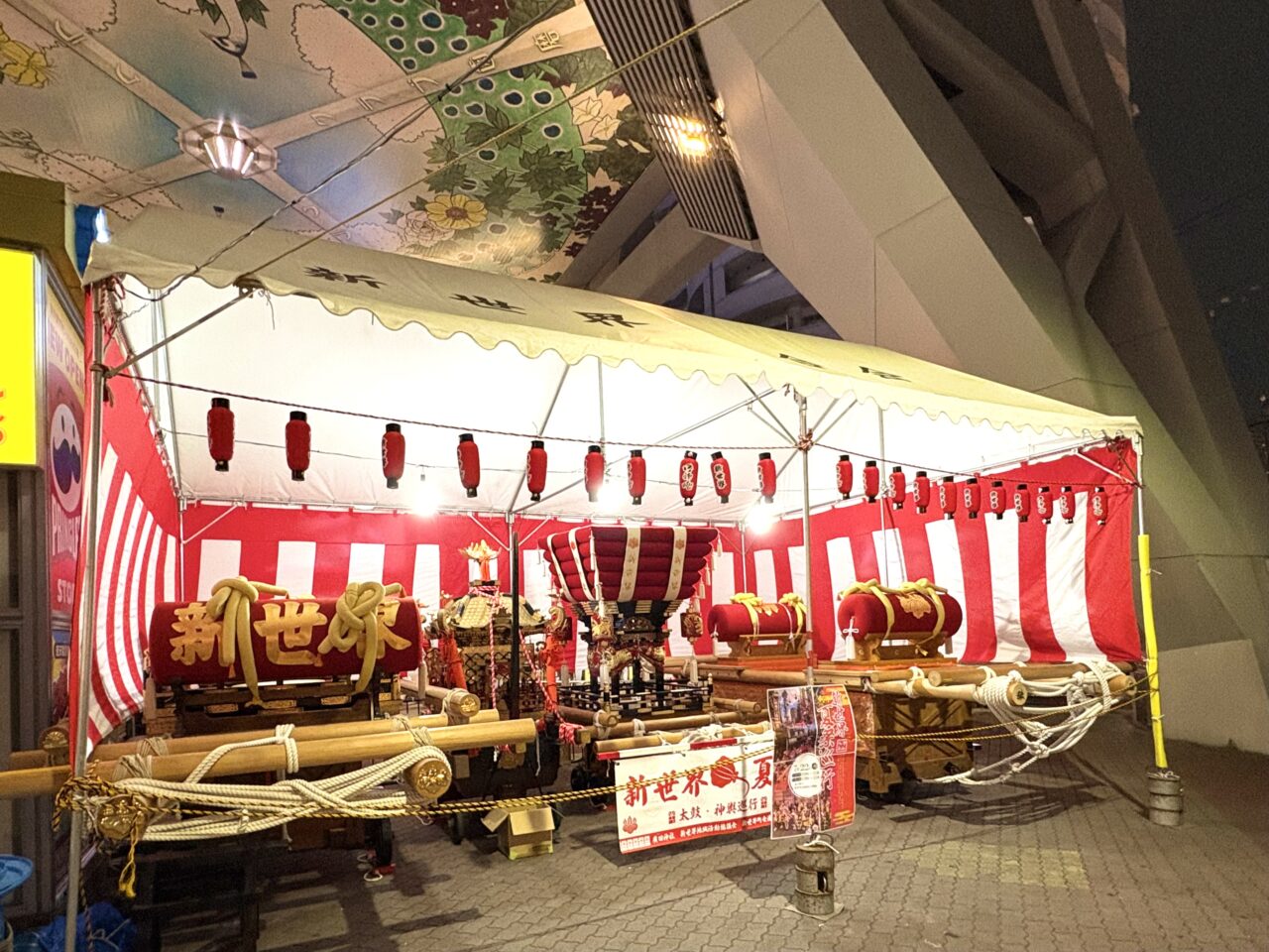 アーティストや芸人にアイドル、メイドなど巡行には多彩な顔ぶれが勢ぞろい！ 夏の風物詩「新世界夏祭り巡行」が7/22に開催されます