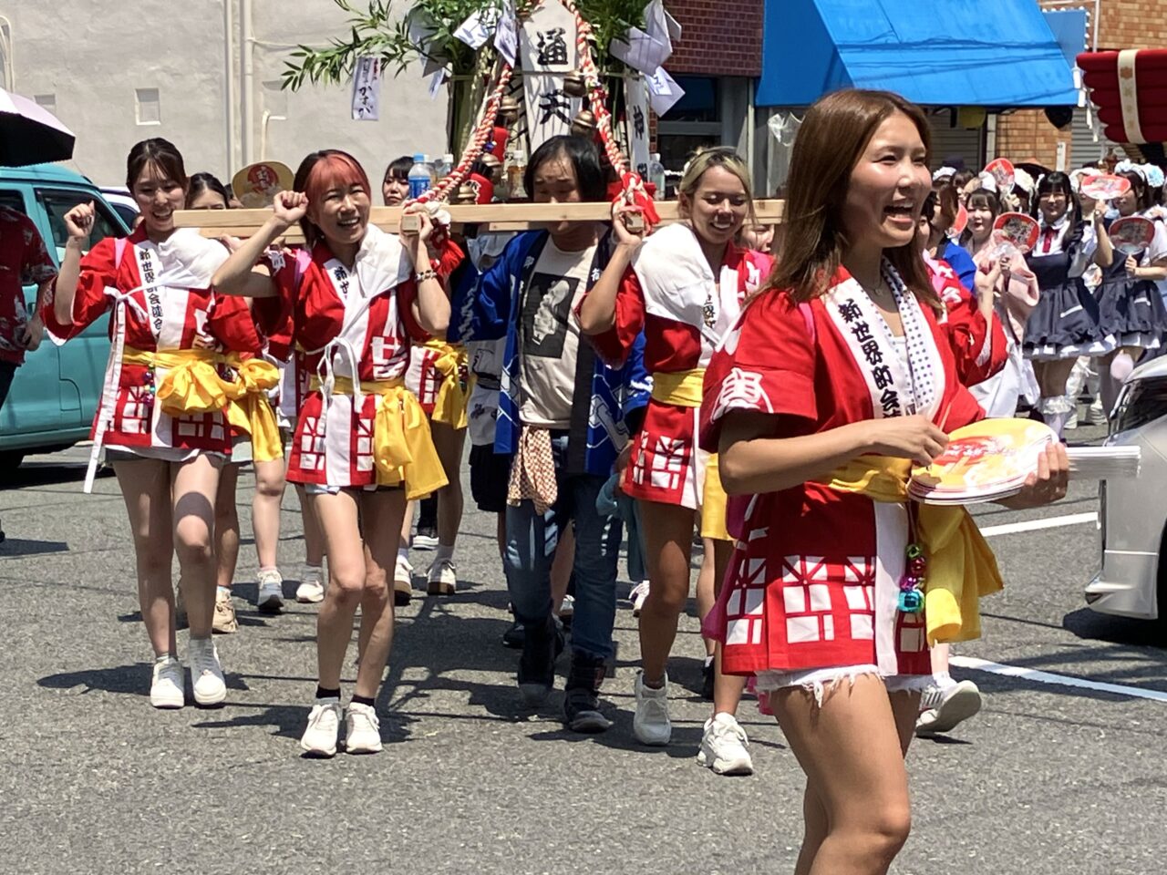 多様な人々が参加した賑やかな「新世界夏祭巡行2026」、午前の部、午後の部それぞれ200人以上が参加しました！