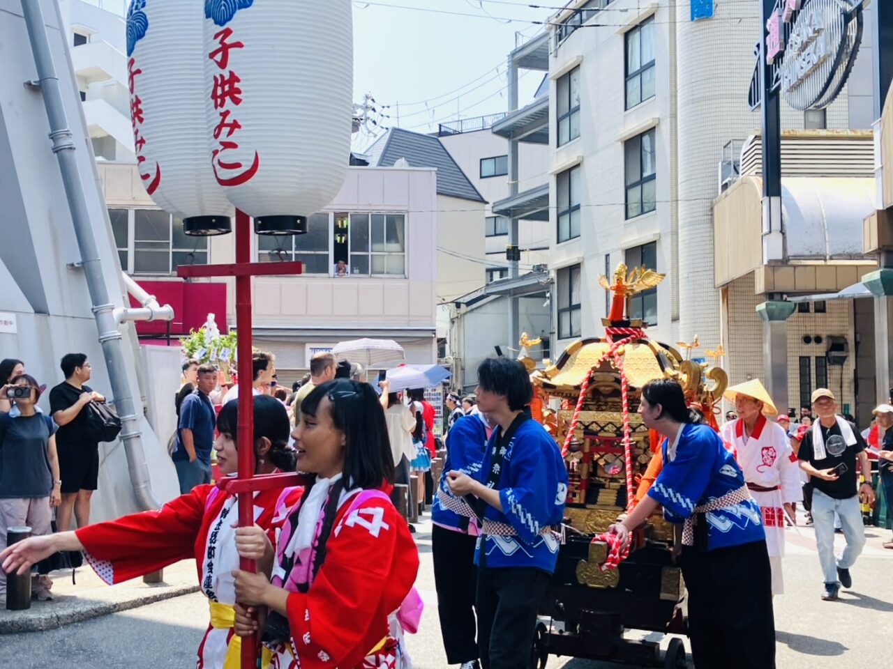 多様な人々が参加した賑やかな「新世界夏祭巡行2026」、午前の部、午後の部それぞれ200人以上が参加しました！