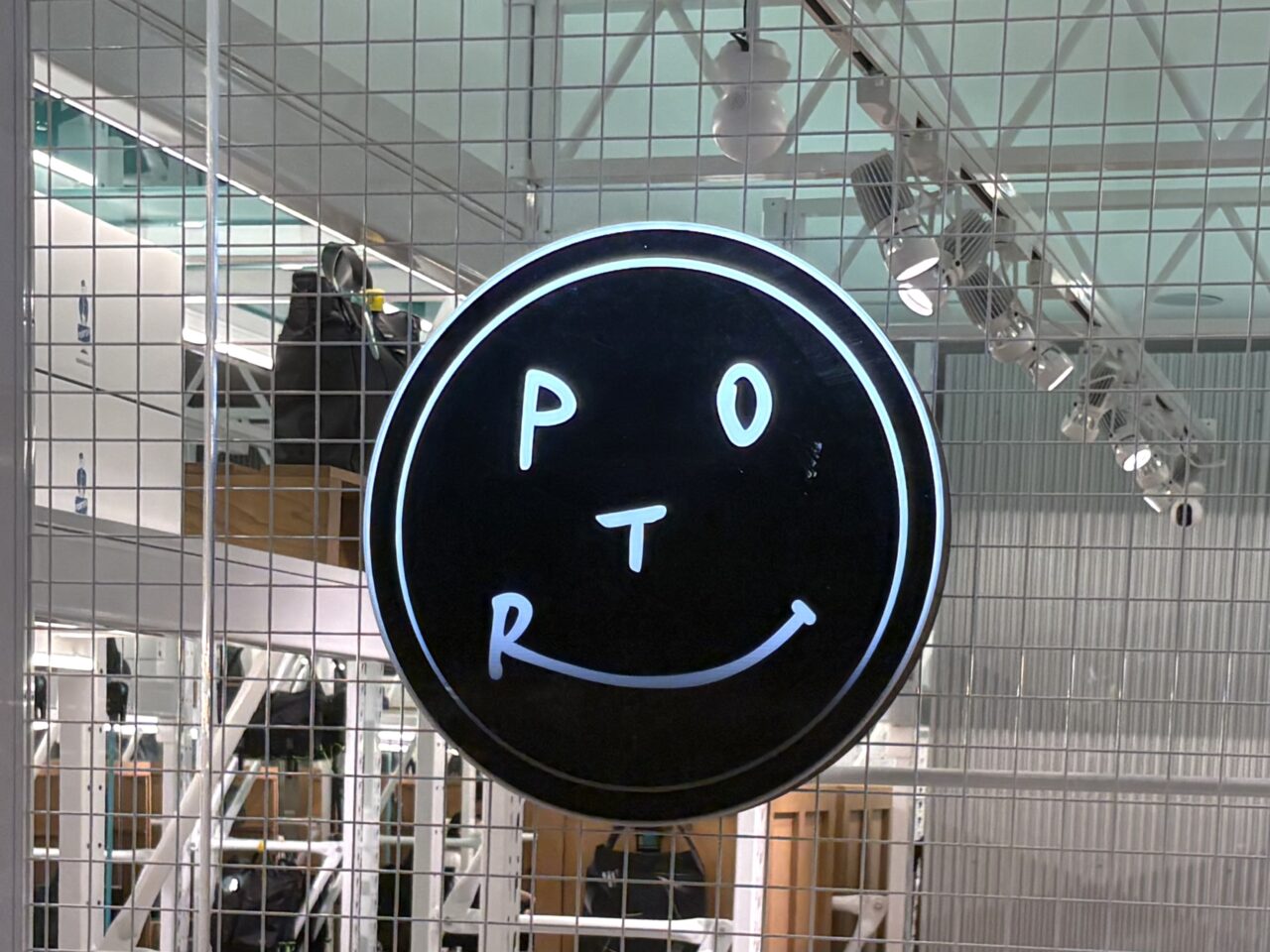 吉田カバンの「POTR NAMBA」がなんばパークス2階にオープン！ ８年ぶりの新作キャリーバッグ「WANDERLUST」も販売しています