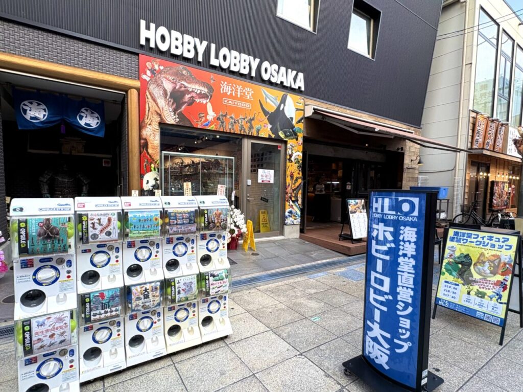 新世界に「海洋堂ホビーロビー大阪」がオープン！ 限定商品や展示、ミャクミャク塗装ワークショップも人気の様子です