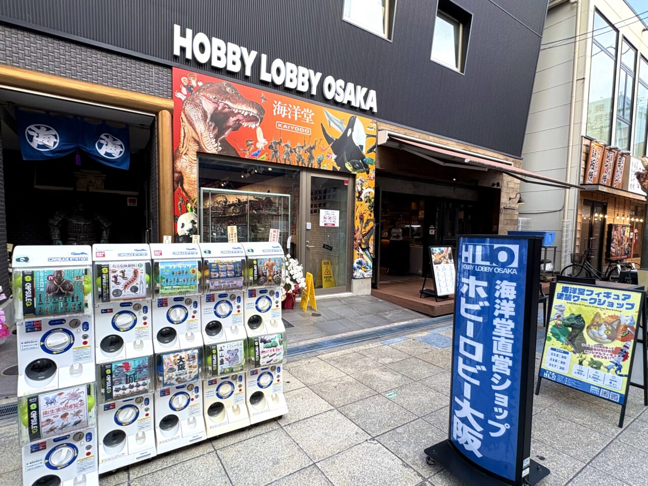 新世界に「海洋堂ホビーロビー大阪」がオープン！ 限定商品や展示、ミャクミャク塗装ワークショップも人気の様子です