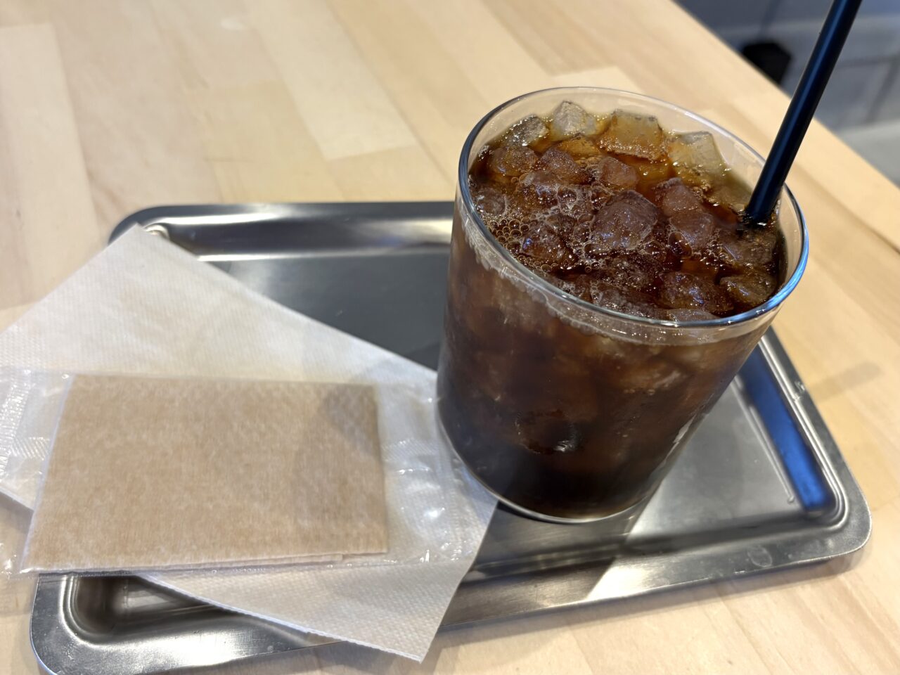 飛田新地の近くに、コンセント完備で観光や作業にも便利な新しいカフェ「飛田珈琲」がオープンしています