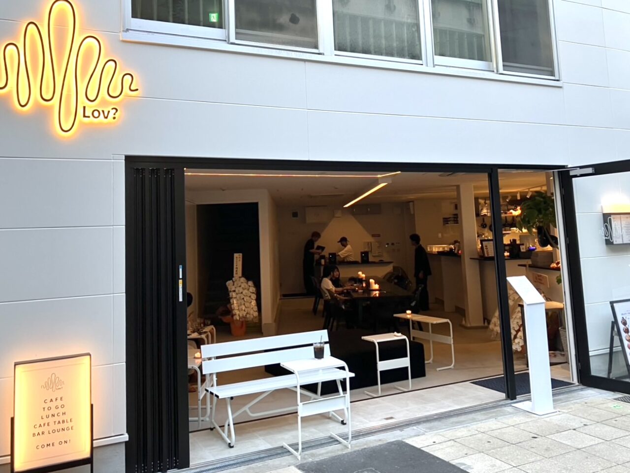 上本町の人気クロワッサン店の系列店が難波にオープン! おしゃれなカフェ「Lov?」で話題のスイーツを楽しめます