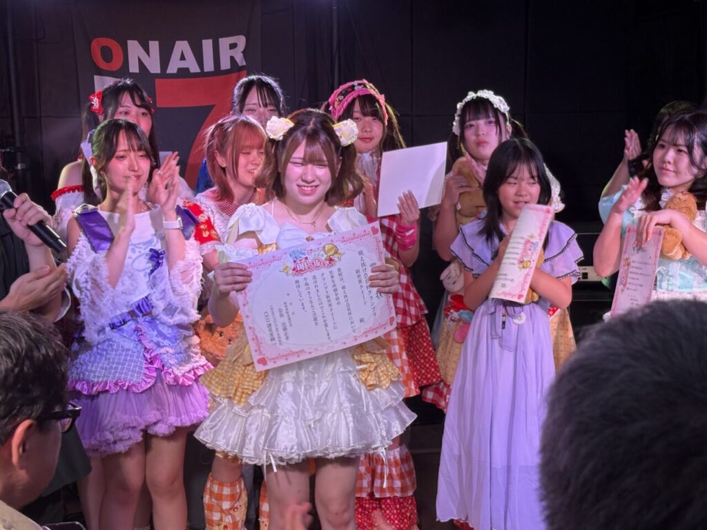地元スポーツバー「Pool Bar YOLO」店長・ももさんが5代目の新世界クイーンに！『萌え抜け新世界会長杯』が開催されました