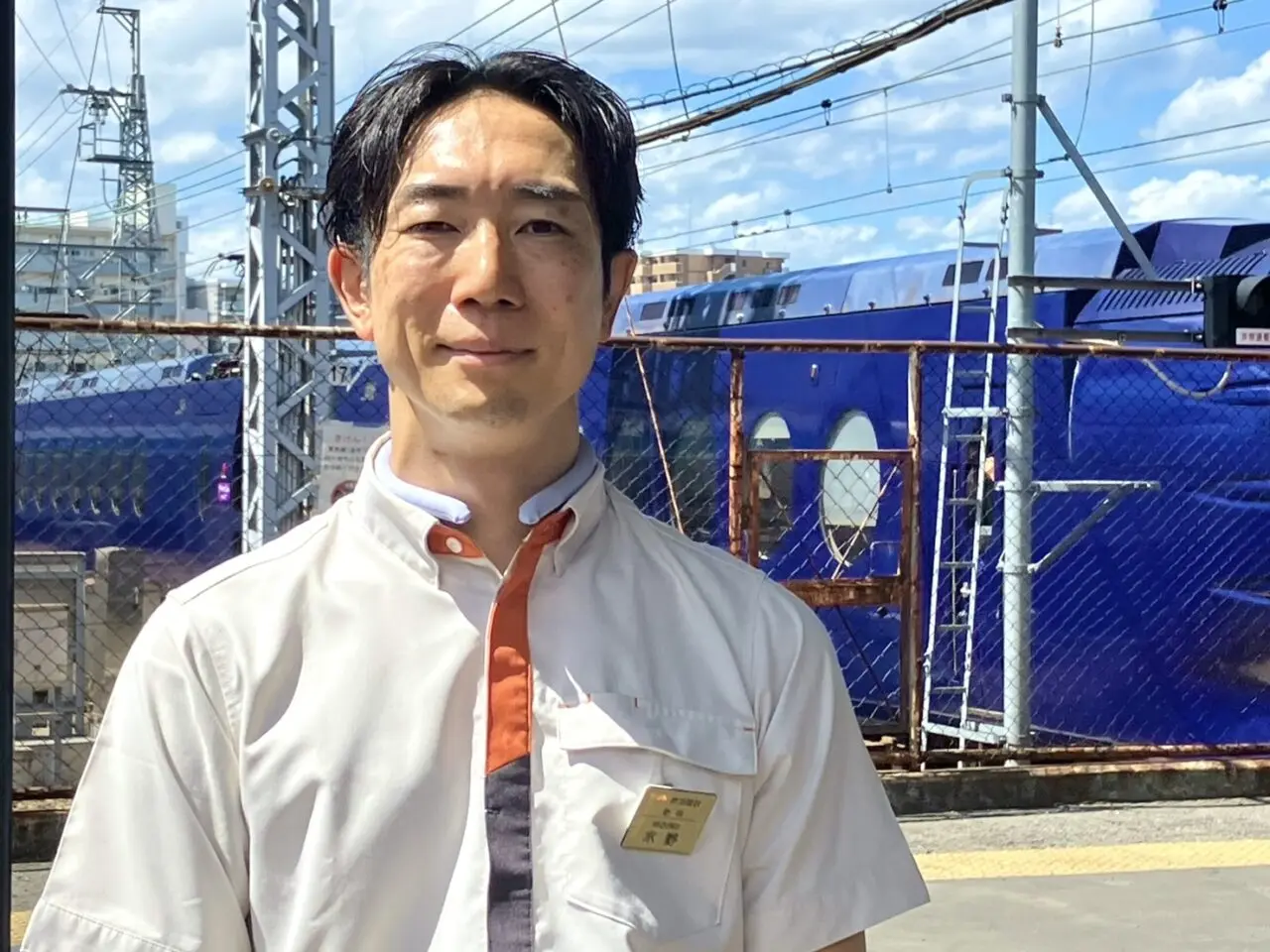 酷暑の中で乗客の安全を守る南海電車の駅員さんと乗務員さんに注目! 脱帽OK&クールネックリング導入で熱中症対策を強化
