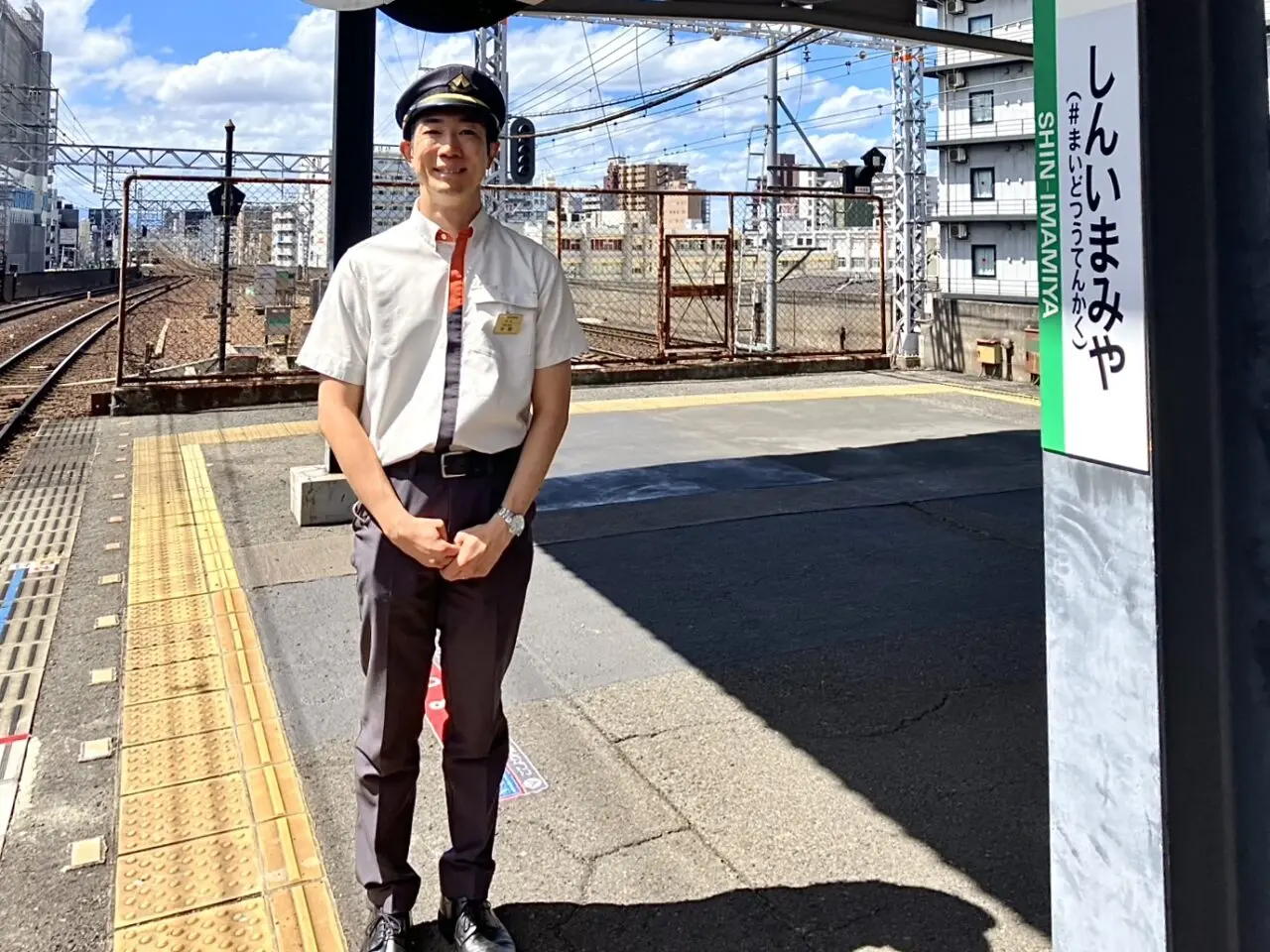 酷暑の中で乗客の安全を守る南海電車の駅員さんと乗務員さんに注目! 脱帽OK&クールネックリング導入で熱中症対策を強化