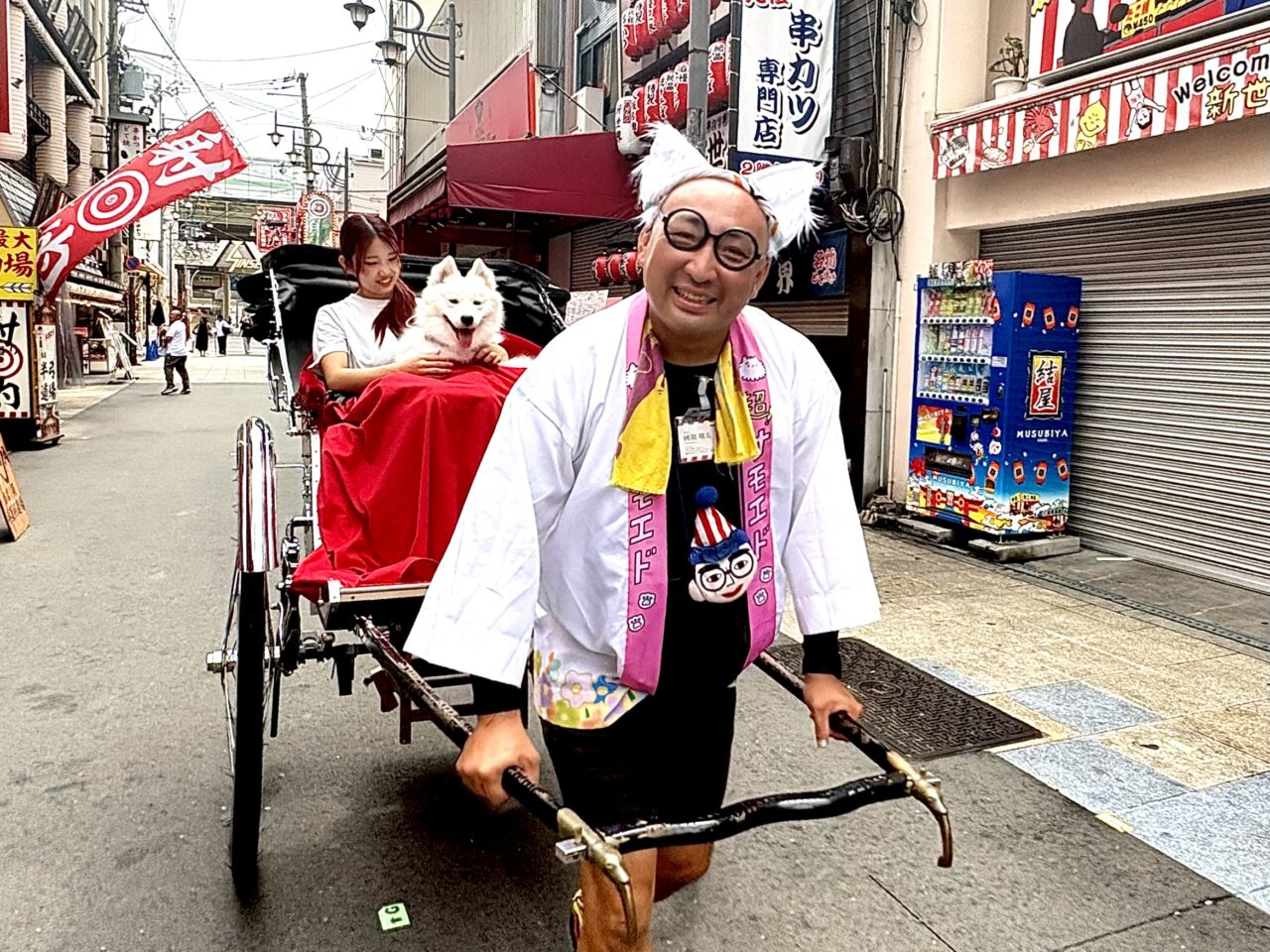 サモエド犬と一緒に人力車で新世界を観光！ もふもふの蘭ちゃんと巡る特別な街めぐりが楽しめます