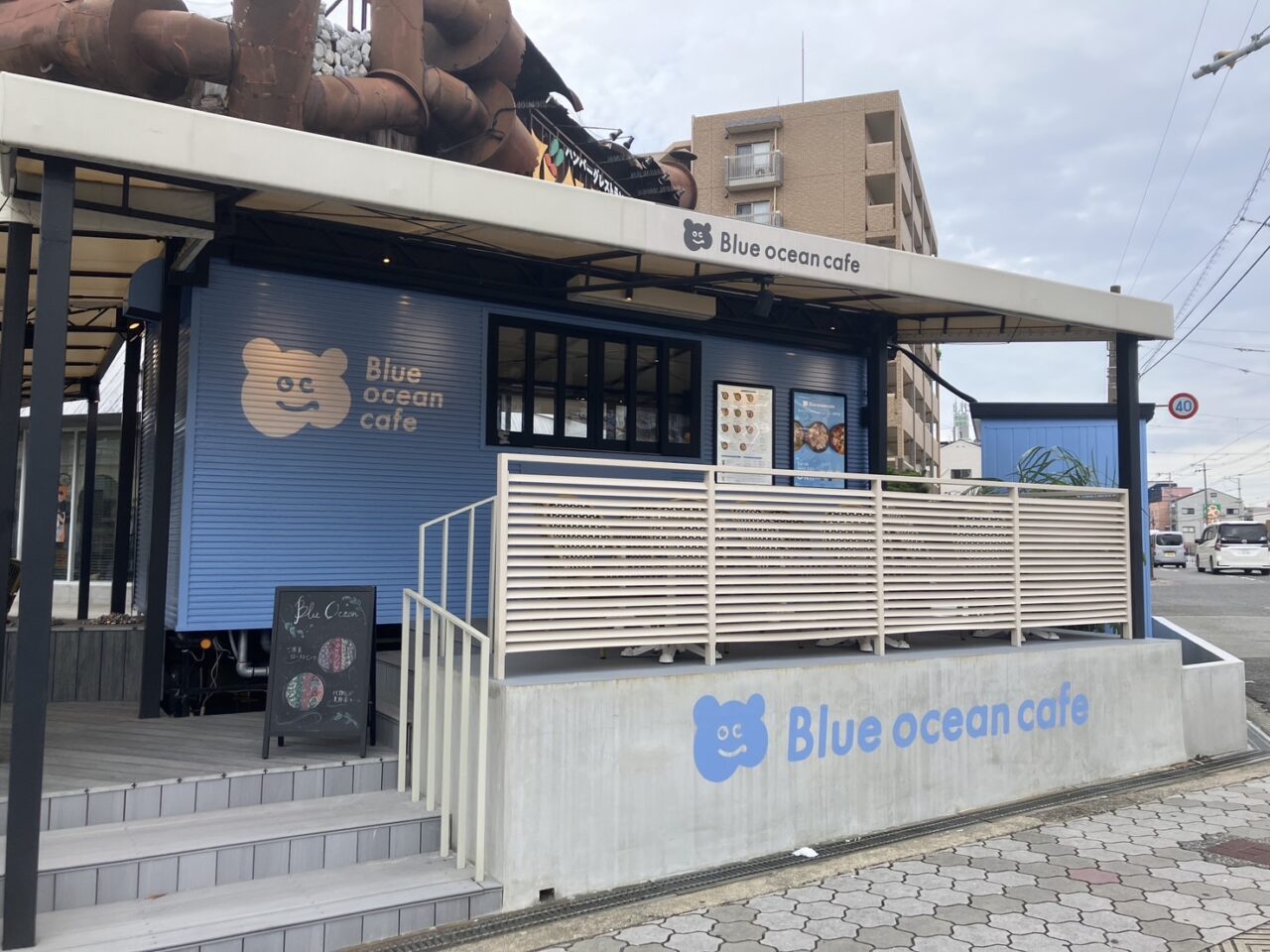 南港通りと紀州街道の塚西交差点沿いに、セルフケアボウル&スムージーの専門店「Blue Ocean Cafe」がオープンしています