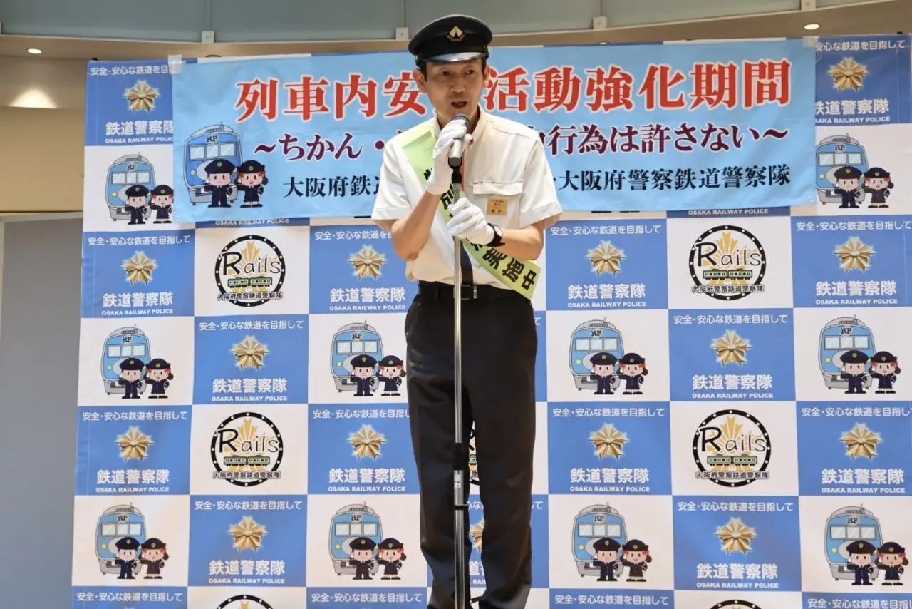 シンガーソングライターのmiwaさんが一日鉄道警察隊長に! 9/8になんばCITYで列車内の安全を呼びかけました