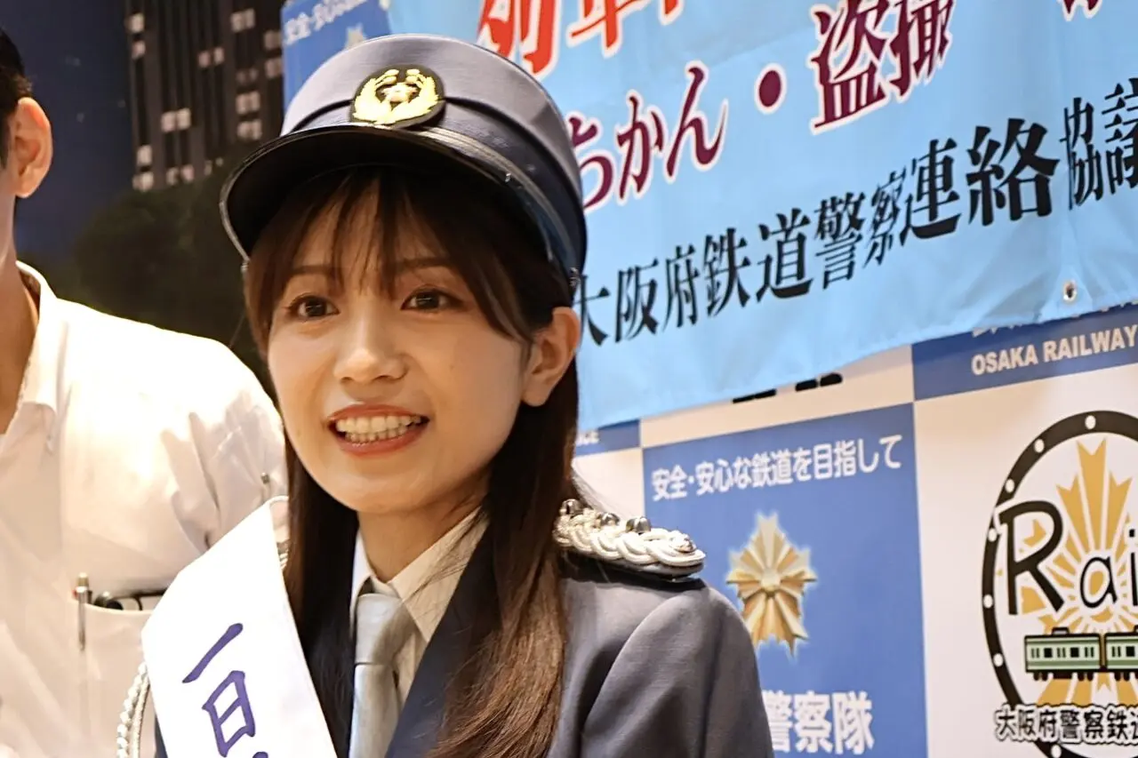 シンガーソングライターのmiwaさんが一日鉄道警察隊長に! 9/8になんばCITYで列車内の安全を呼びかけました